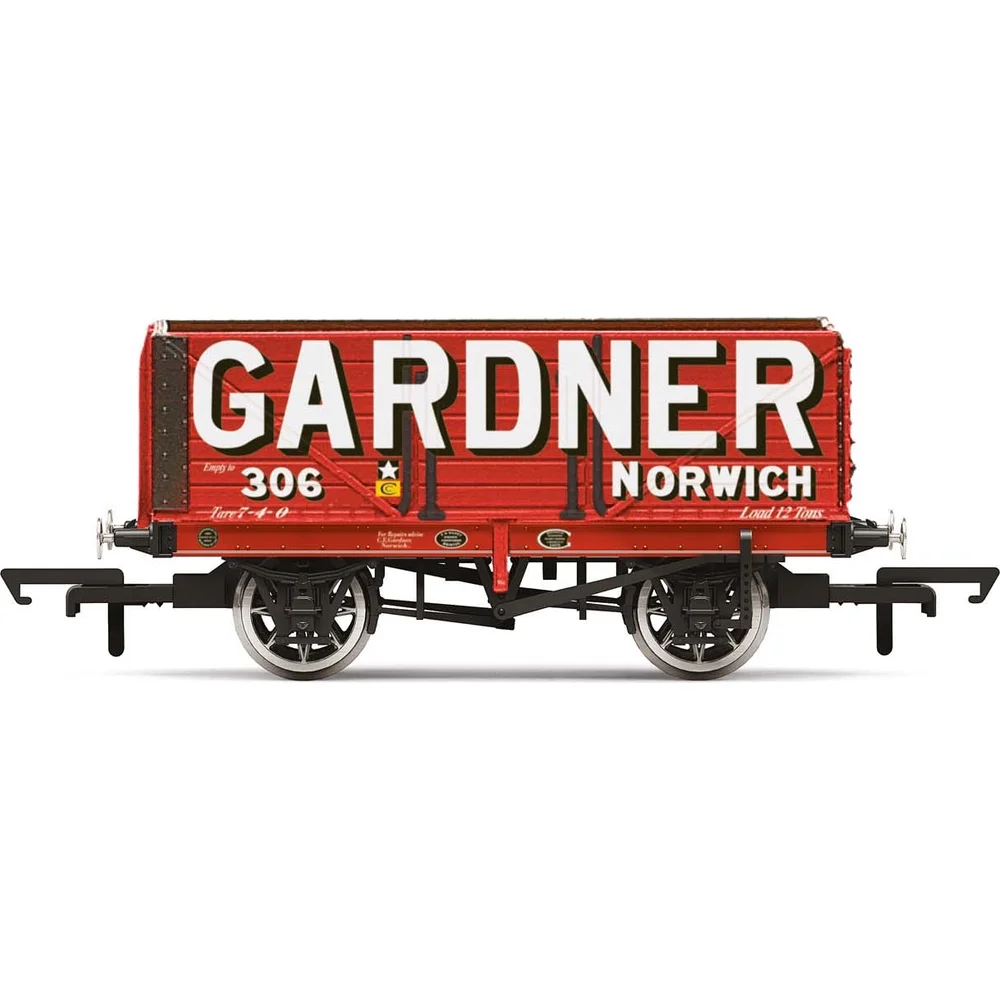 Hornby R6951 — Side Elevation by Hornby