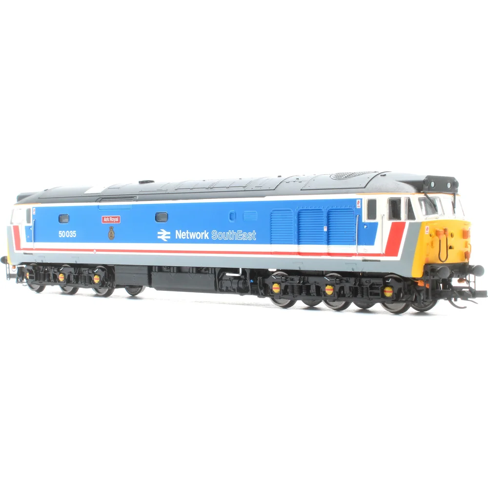 Hornby TT3042M — Right Front Three Quarter View by Hornby