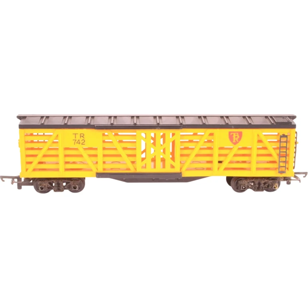 Freelance Transcontinental Stock Car Tri-ang (Yellow) — Side Elevation Left Direction by Tri-ang