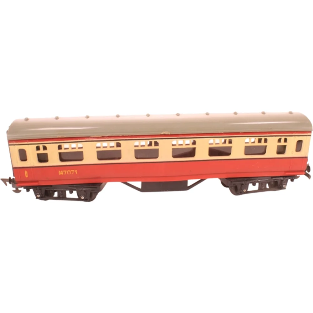 British Rail Mark 1, British Railways (Crimson & Cream) — Side Elevation Left Direction by Tri-ang