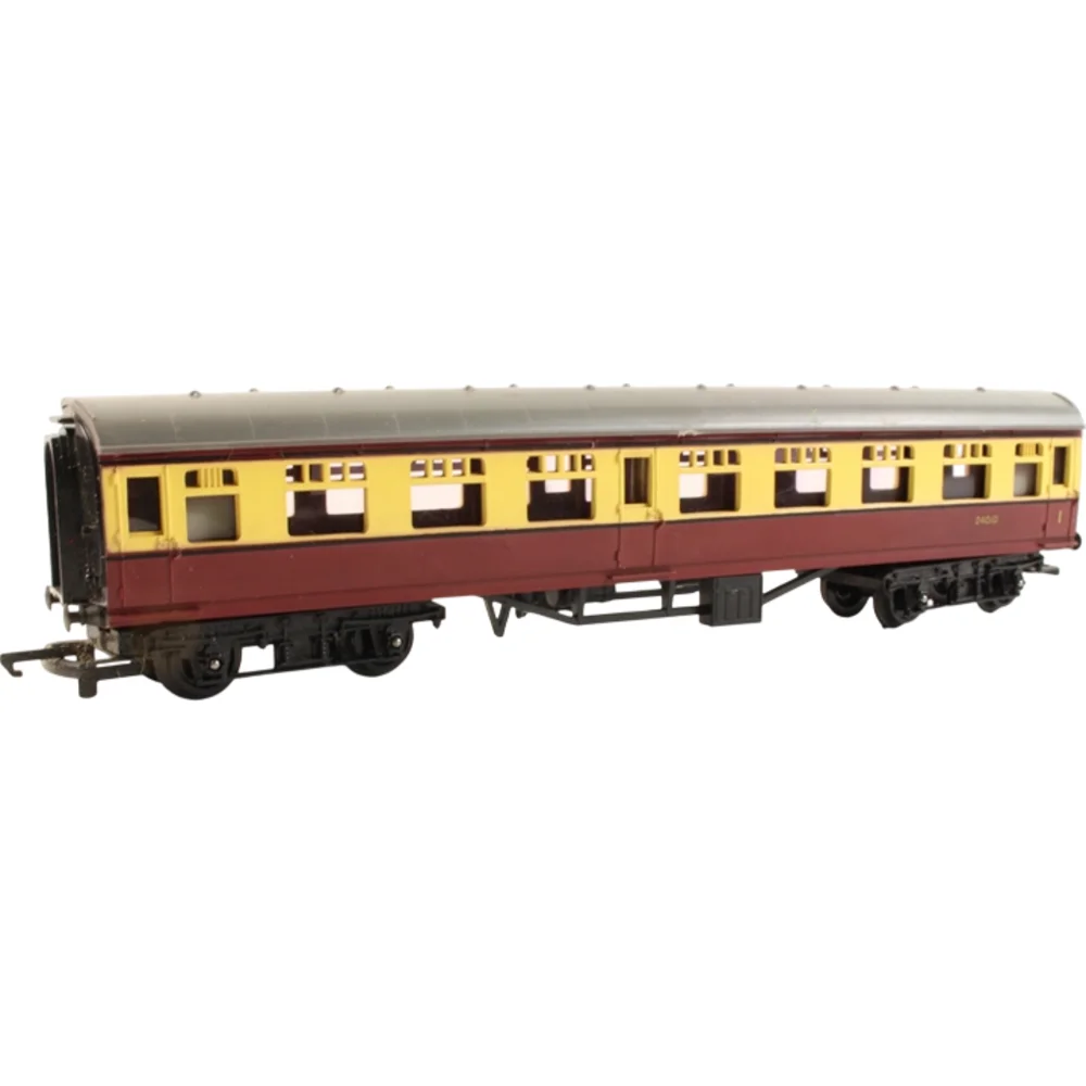 British Rail Mark 1 Composite, British Railways (Crimson & Cream) — Left Front Three Quarter View by Tri-ang